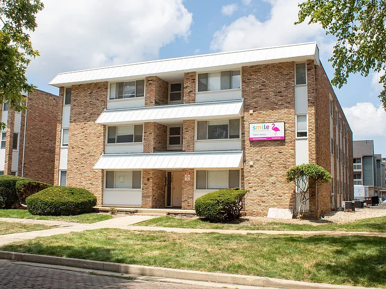 108 E Healey St — Photo 15