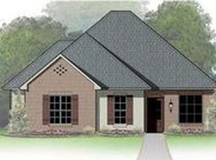 135 Bentwater Dr, Broussard, LA 70518