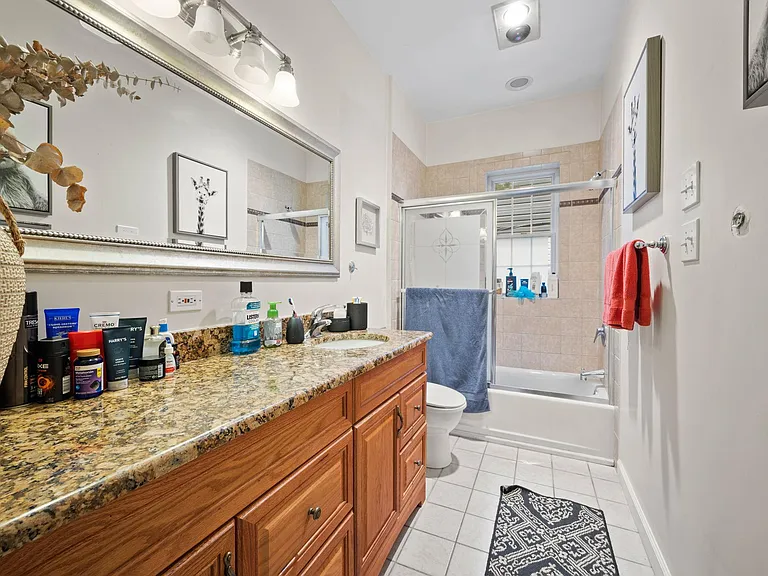 221 W Willow St — Photo 11