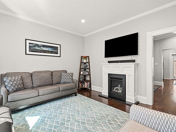 2nd image of 372 Silver St #1