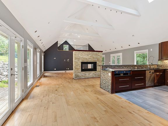 4th image of 1040 Rustic Hills Dr