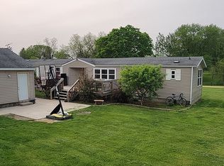 202 E Hickory St, Apple River, IL 61001