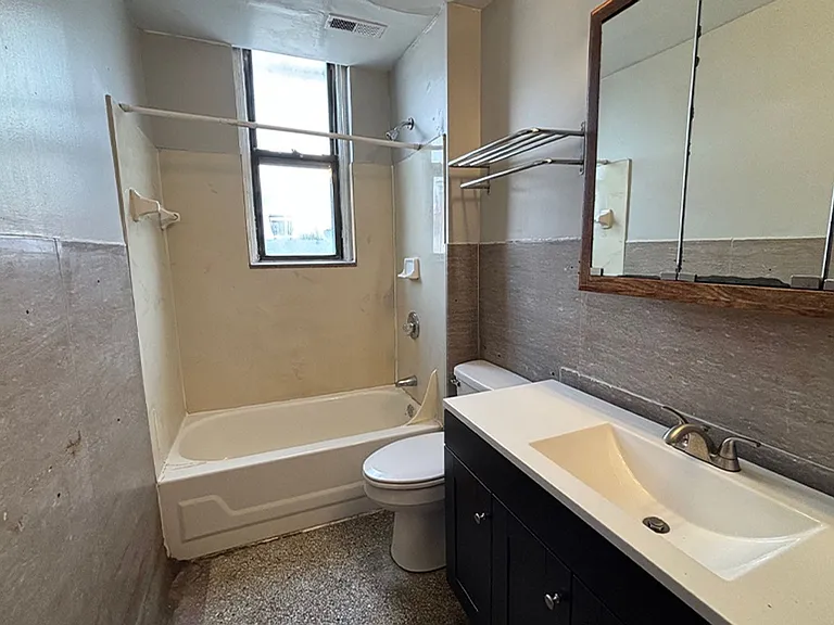 3241 Jefferson Ave — Photo 31