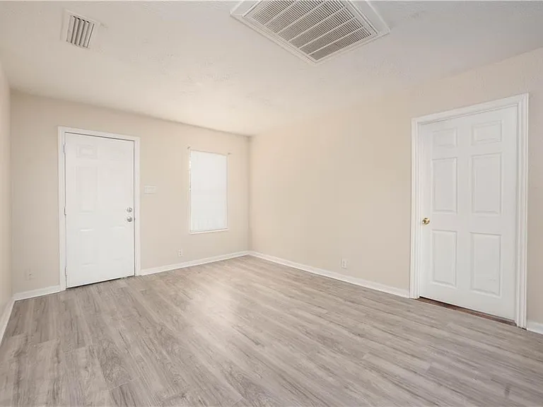 1217 Baywood Ln — Photo 5