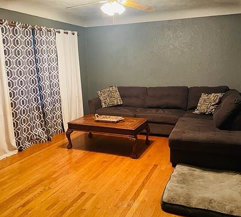 3rd image of 603 E Franklin Ave