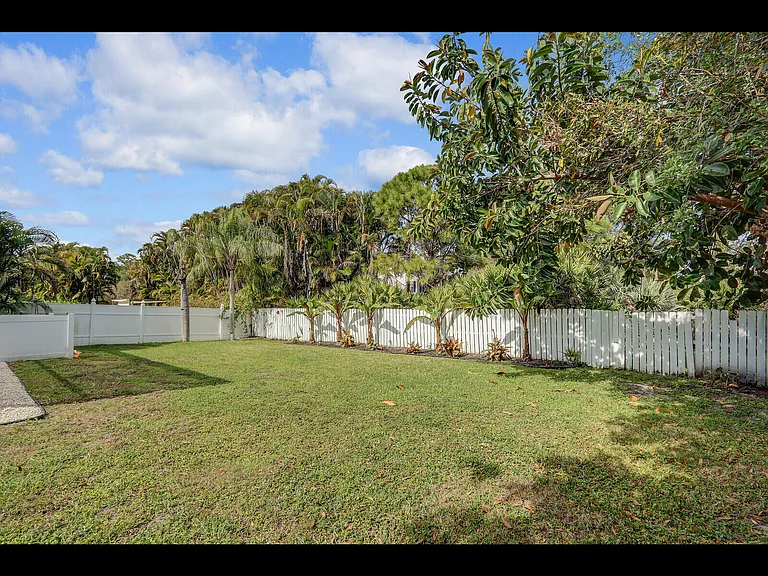 609 Oak Ter — Photo 27