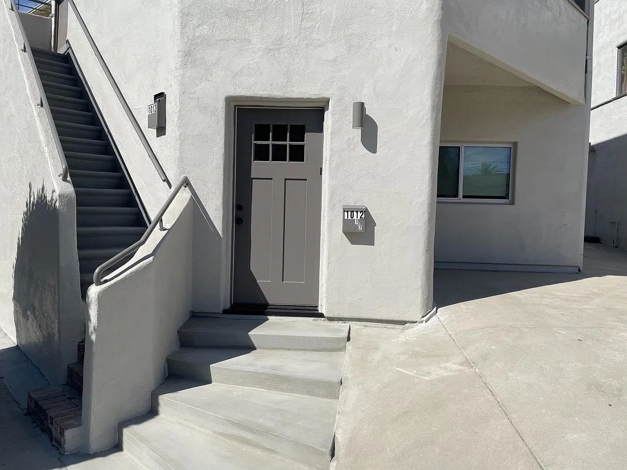 1000 W Edgeware Rd - 1012 1/2 — Photo 2