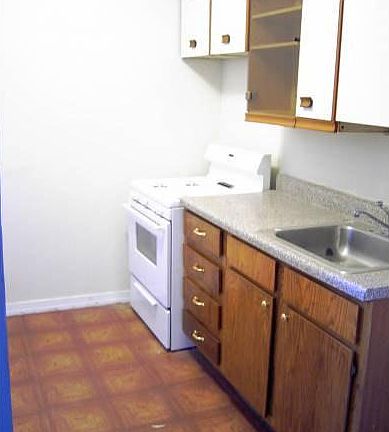 2nd image of 2844 N Lee St