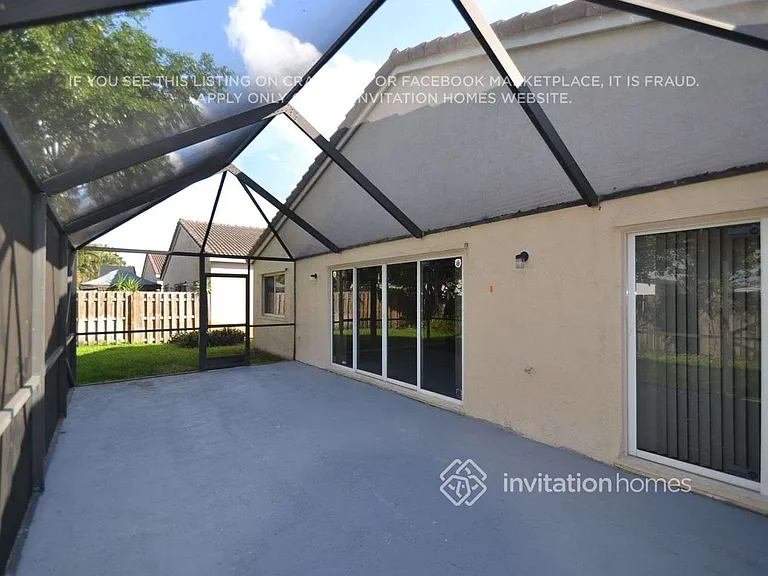 10841 SW 14th Ct — Photo 12