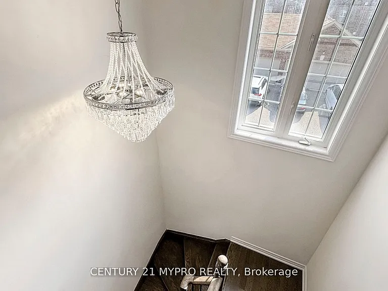 13 N Rexford Dr — Photo 14
