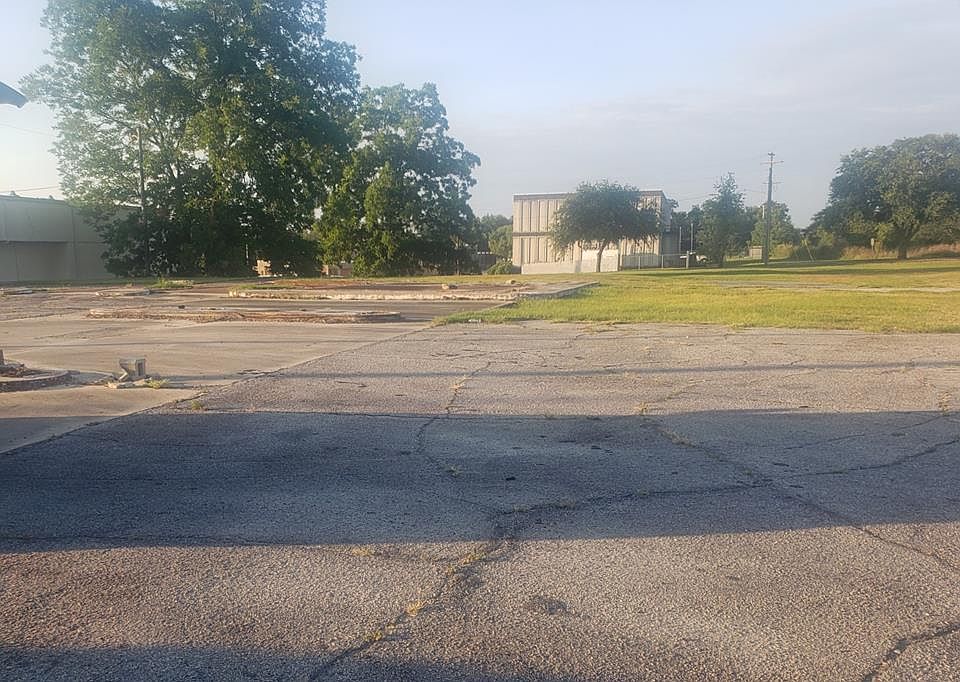 1st image of 404 1st Ave SE