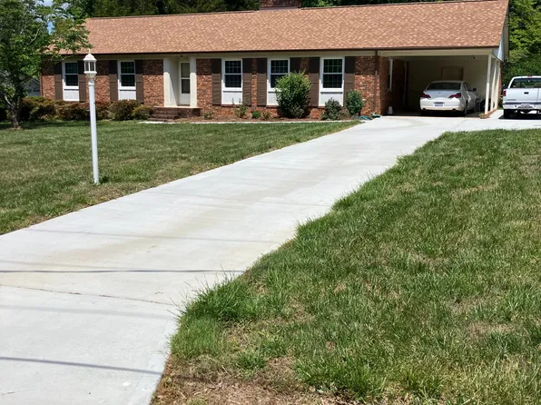 120 Tangle Dr, Jamestown, NC 27282