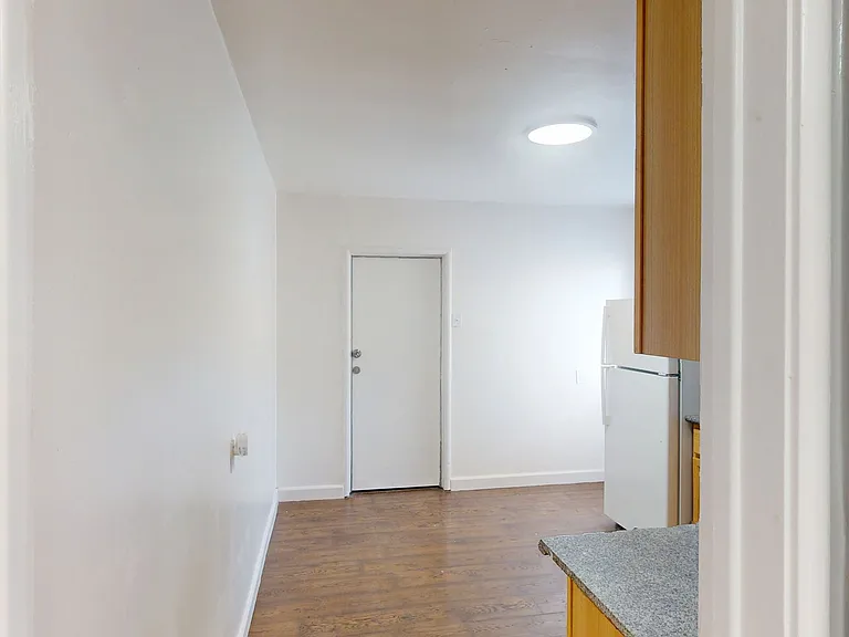 22815 Grand St — Photo 7