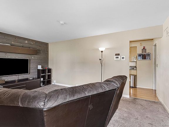 4th image of 30523 Grandview Ave