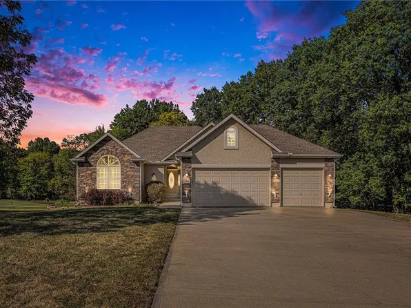 1908 NE 159th St, Smithville, MO 64089