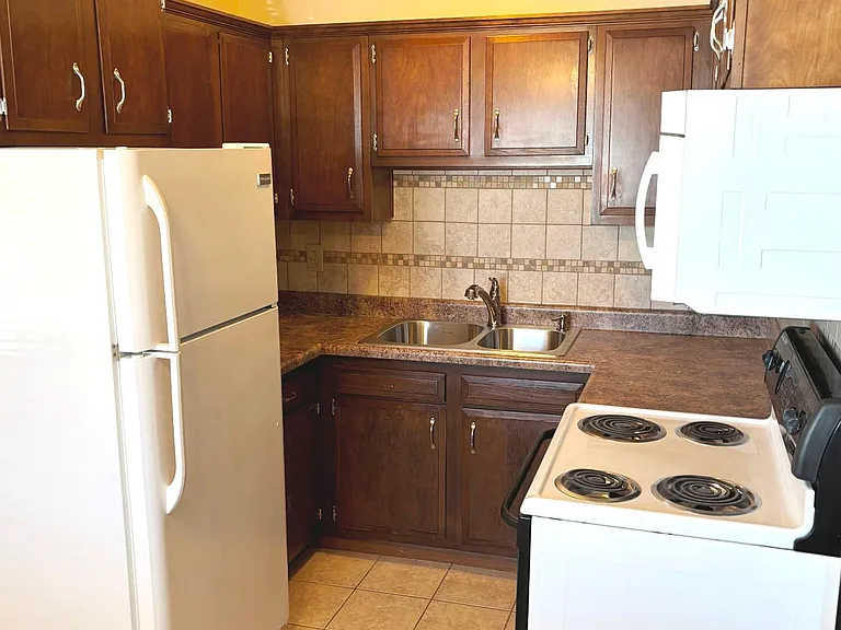 301 Hancock Ave — Photo 6