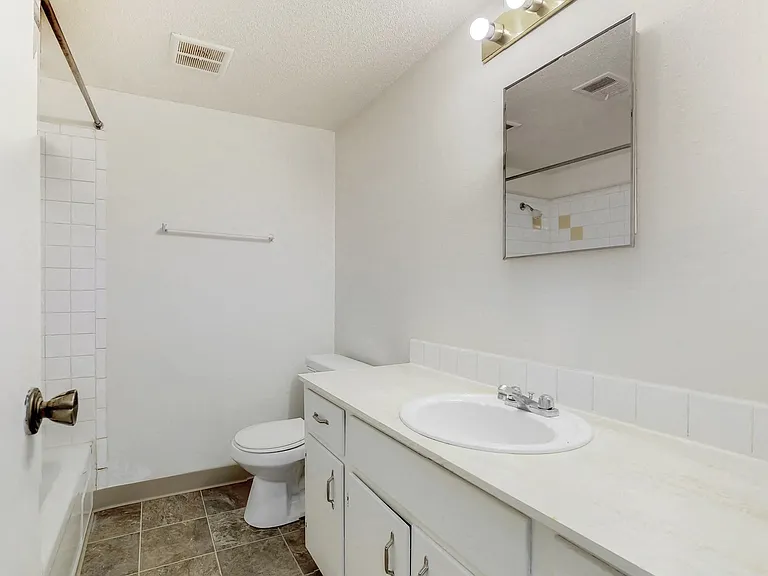 Sherwood Glen — Photo 81