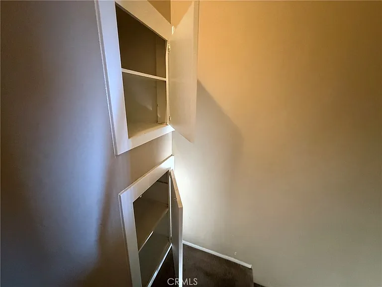 9131 Burnet Ave #10 — Photo 31