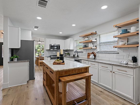 3rd image of 4109 Moss Hollow Dr