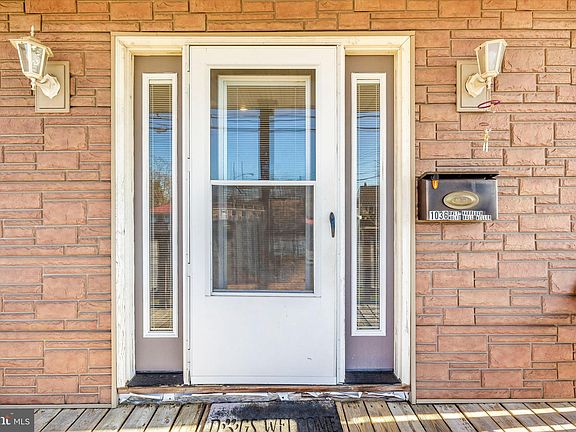 3rd image of 1036 Marshall St