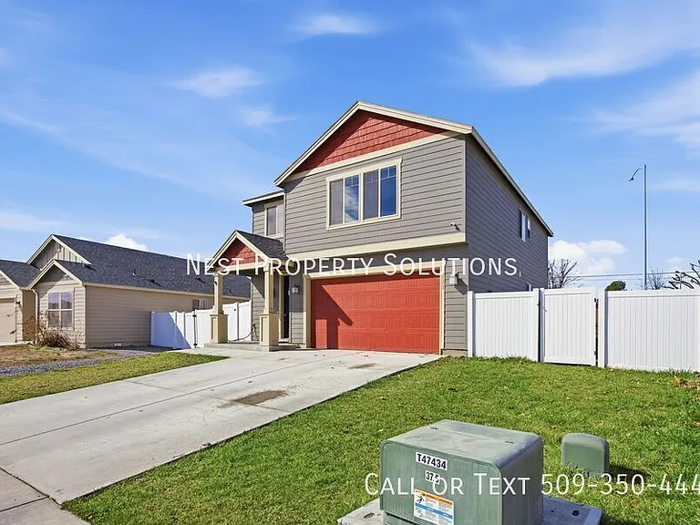 1111 Hilltop Ave NE — Photo 3