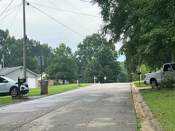 5th image of 165 Spring Valley Cir