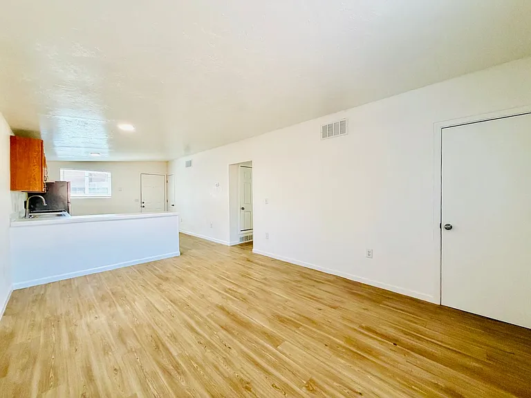 The Derby Apartments — Photo 31
