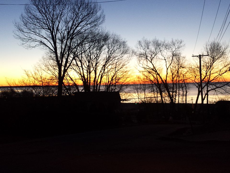 Sunrise on Ivy Street