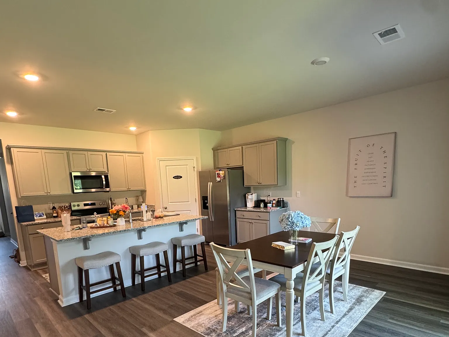 4 bed, 1774 sqft, $2,695 — Photo 2