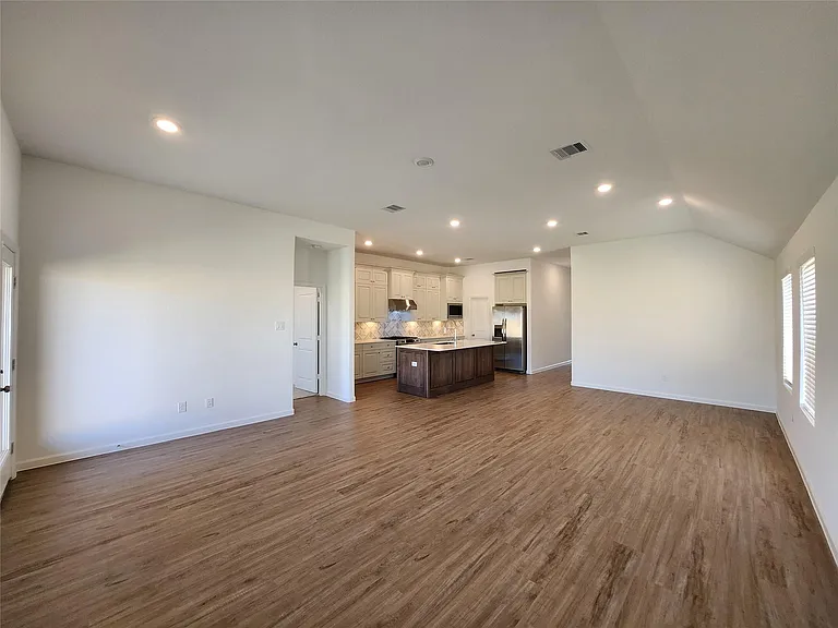 2411 Lemon Grass Dr — Photo 3