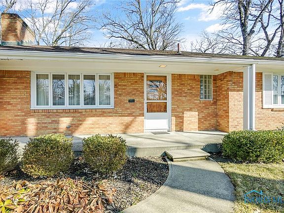 3rd image of 2750 Sandalwood Dr