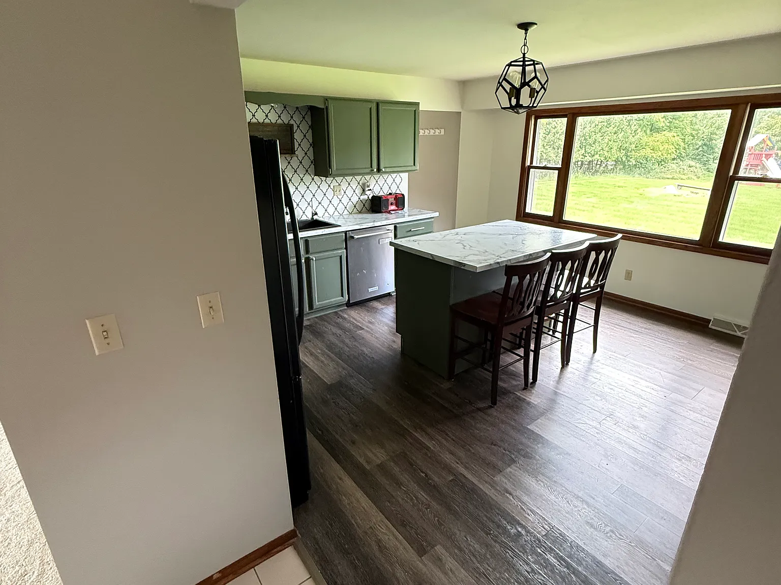 3 bed, 2445 sqft, $3,200 — Photo 1