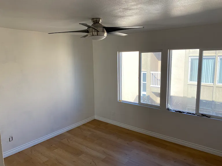 Suncrest Dr — Photo 5
