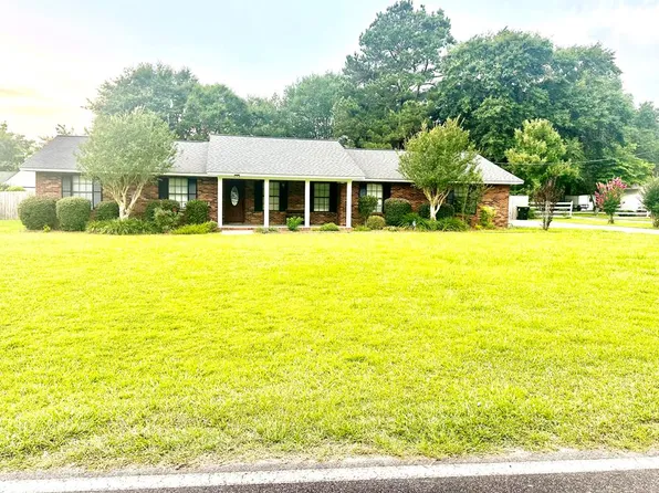1103 Lee Ave, Douglas, GA 31533