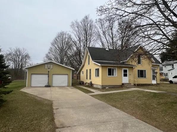 112 Cass St, Howard City, MI 49329