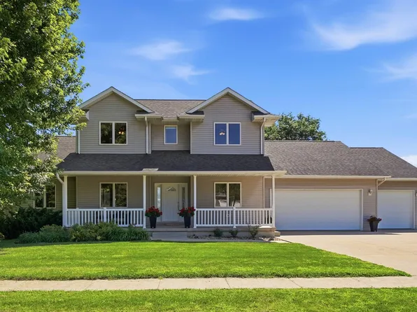 310 12th St NE, Waverly, IA 50677