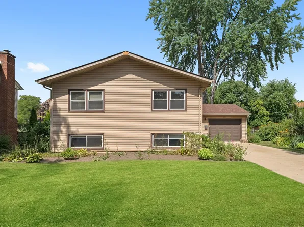 1144 Valley Stream Dr, Wheeling, IL 60090