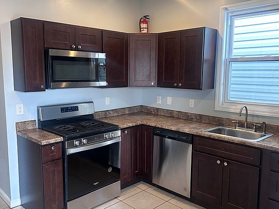 3rd image of 527 S 16th St Floor 2