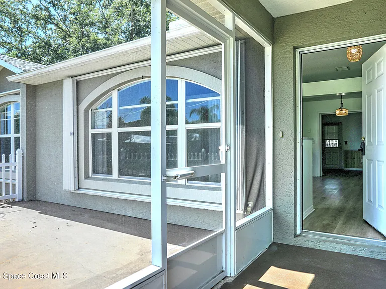 243 Dickens Ave — Photo 4