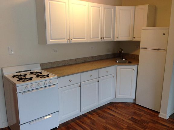 Kitchen w/Granite countertops