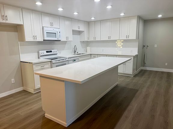 3rd image of 4104 Coronado Ave