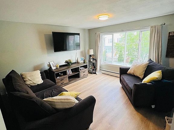 3rd image of 39 Beacon St #2