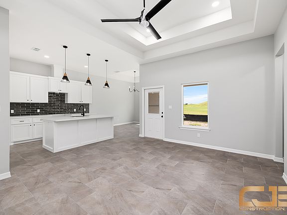 Living, Kitchen Dinning