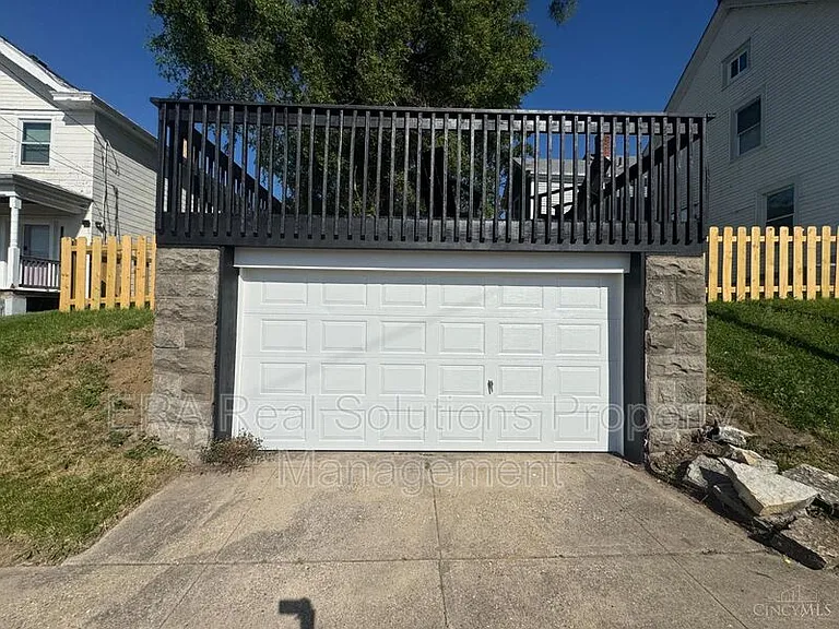 1600 Brewster Ave — Photo 28