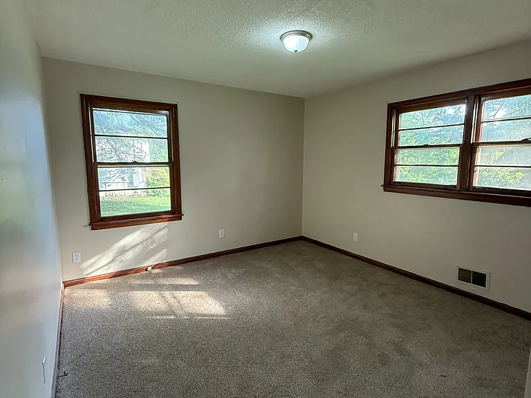 317 Sunhill Rd NW — Photo 8