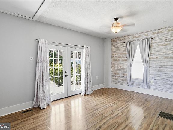 5th image of 21 Sharpless St