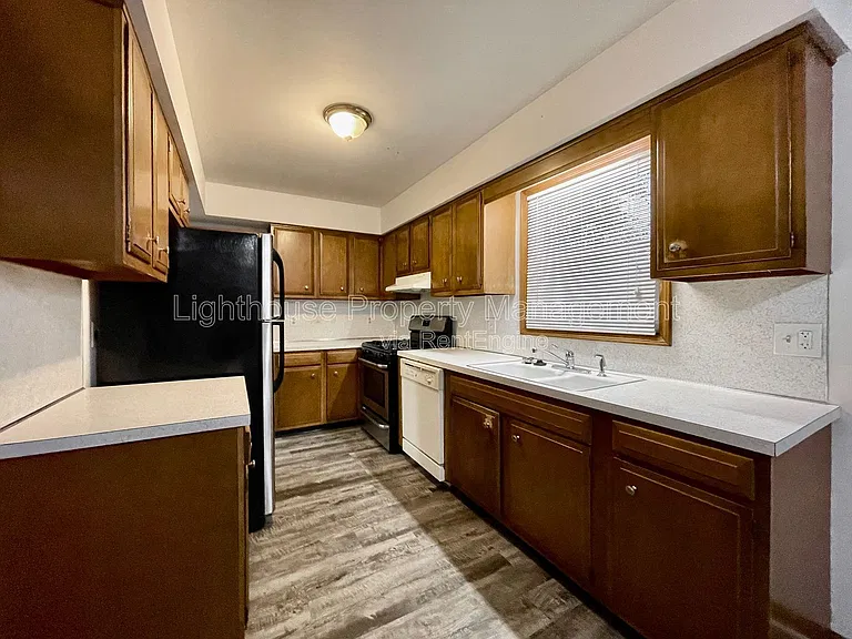 1348 Carriage Hill Dr SE — Photo 3