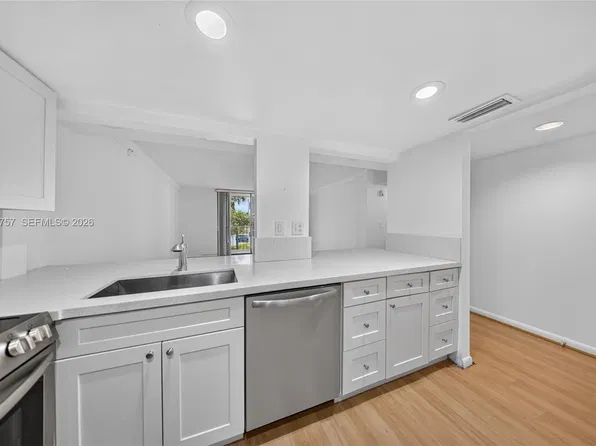 8045 SW 107th Ave APT 203, Miami, FL 33173
