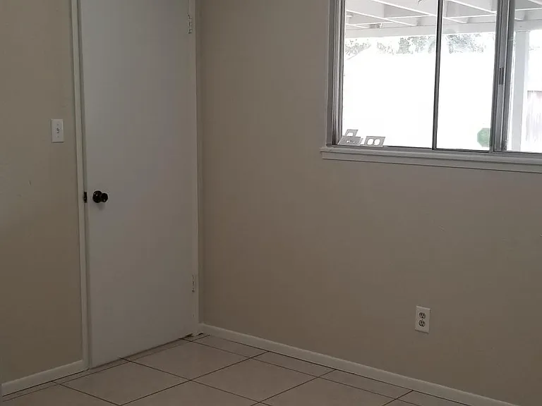 3000 Peppertree Ln — Photo 8