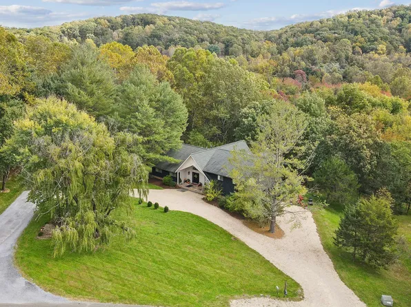 10551 Cobbler Valley Ln, Delaplane, VA 20144